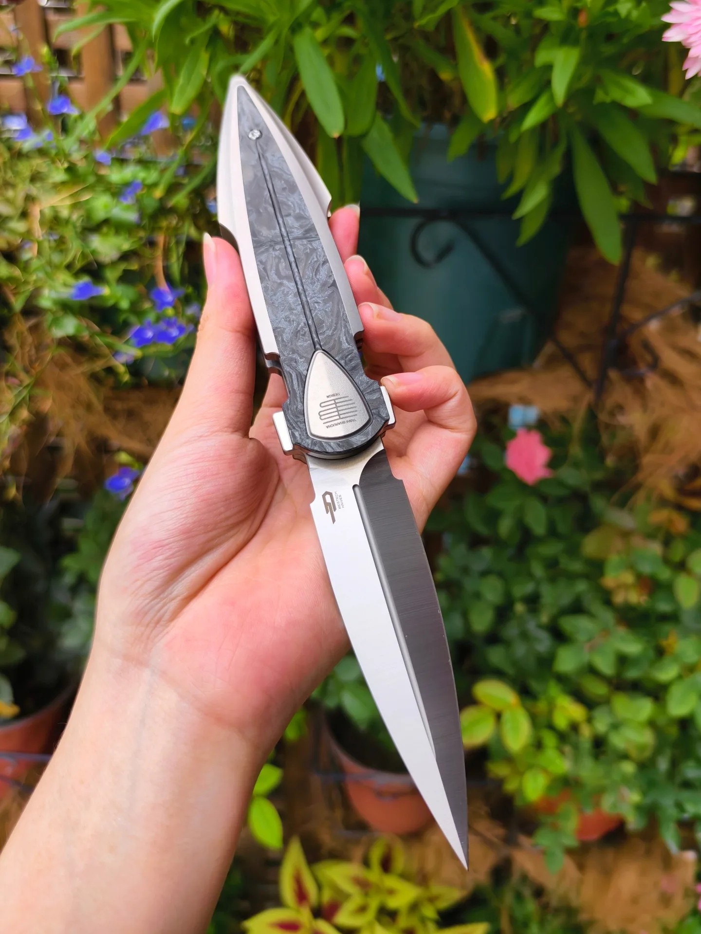 DXZV9ESFLNz_02.jpg